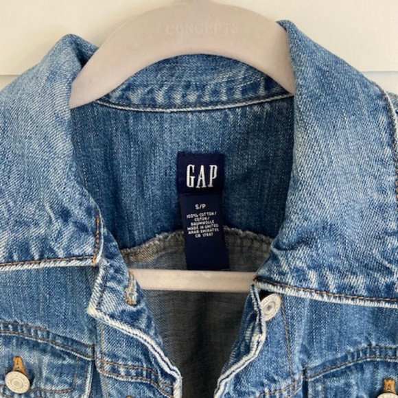 Gap Jean Jacket sz small - Picture 2 of 4